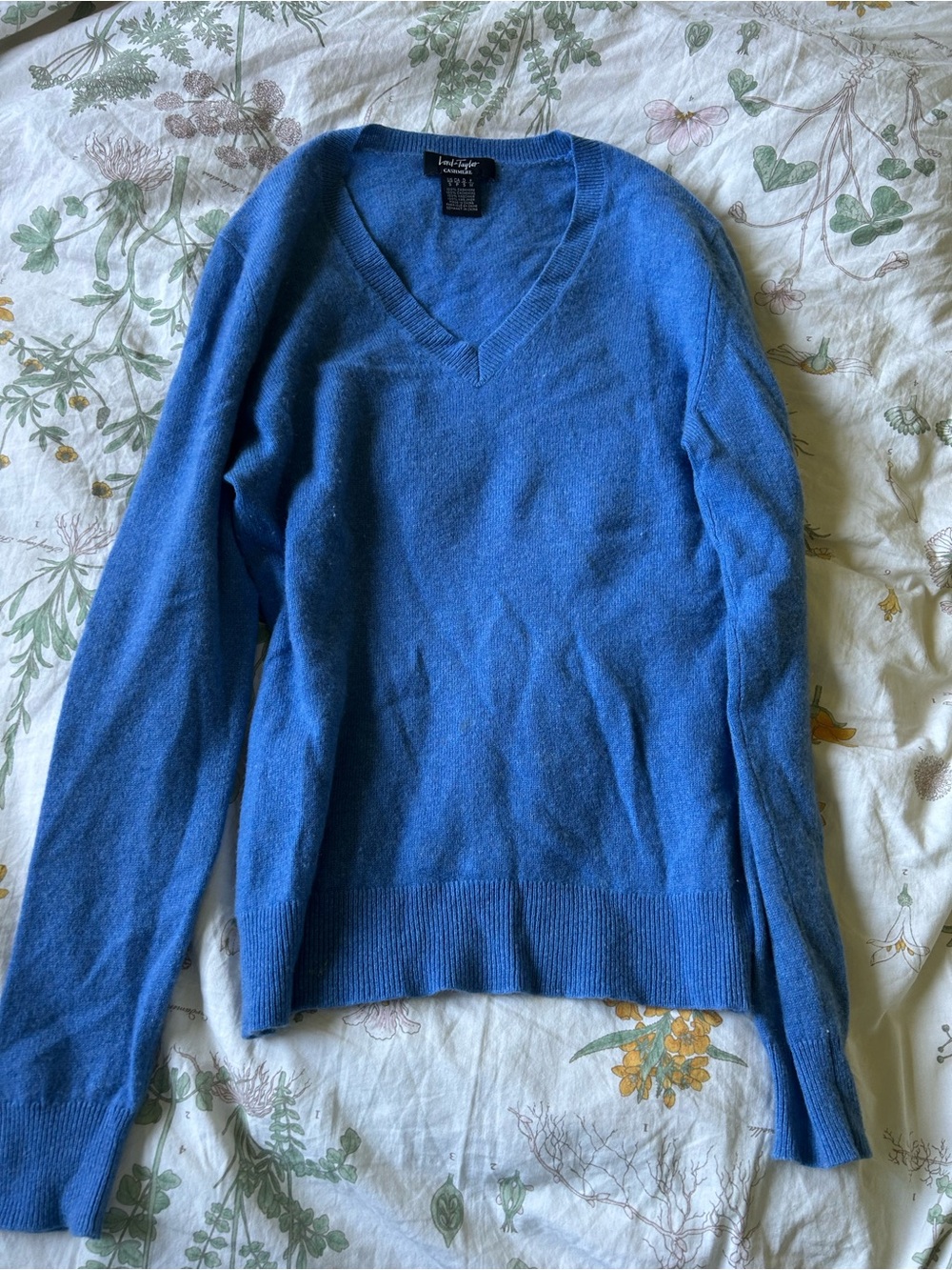 Lord & Taylor Blue cashmere V-Neck Women's Sweater